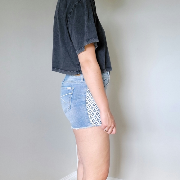 Seven7 Lace Denim Light Wash Jean Short - Picture 7 of 8